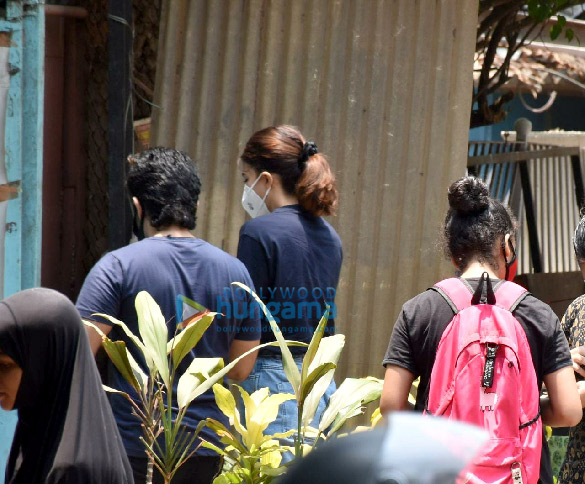 photos jacqueline fernandez snapped at clinic in versova 4
