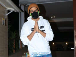 Photos: Kartik Aaryan snapped in Juhu
