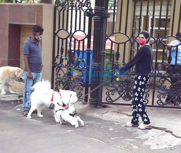 photos khushi kapoor snapped with her pet in lokhandwala 3 2