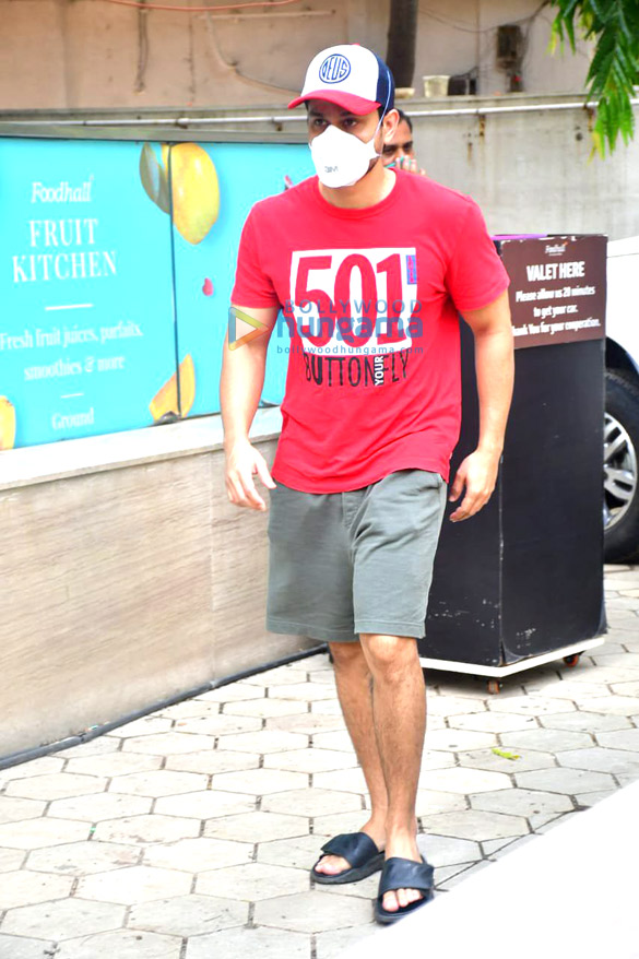 Photos: Kunal Kemmu spotted at Food Hall Photos: Kunal Kemmu spotted at Food Hall