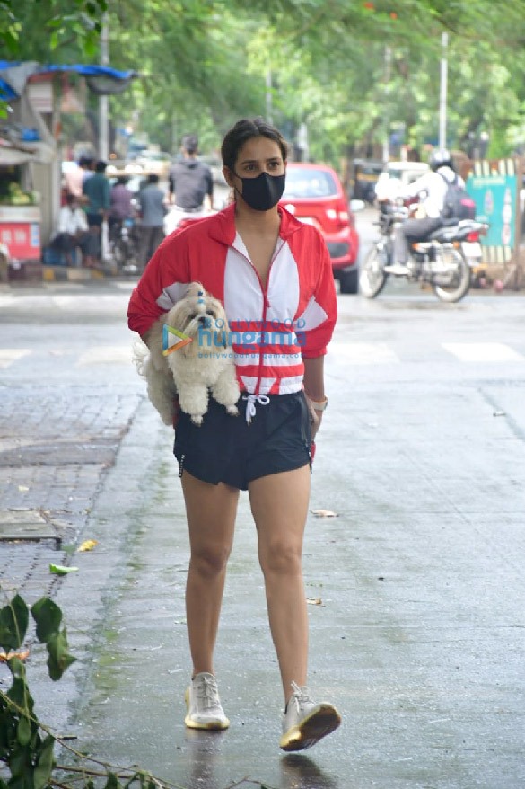 photos malaika arora and aisha sharma spotted in bandra 2