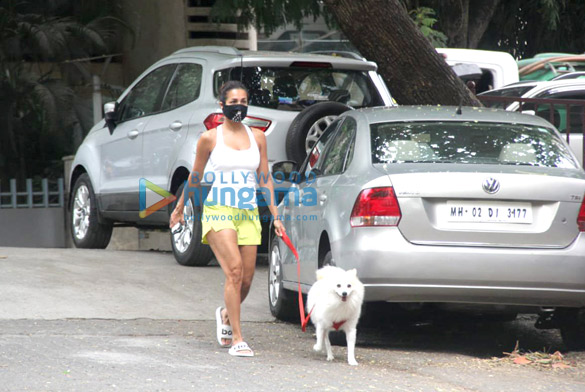 photos malaika arora spotted with her pet for morning walk 2 6
