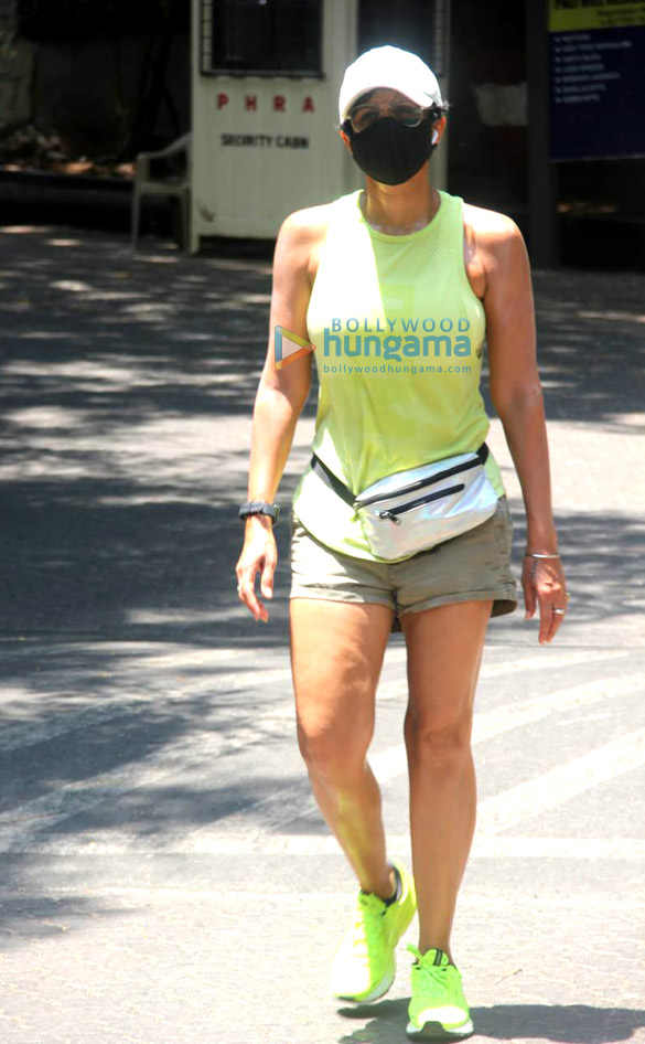 photos mandira bedi snapped at pali hill in bandra 1