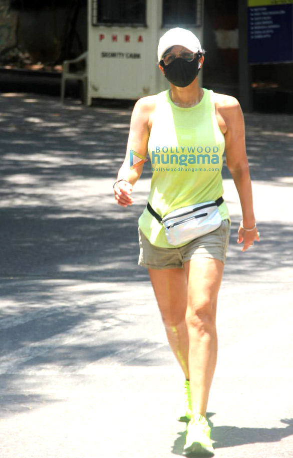photos mandira bedi snapped at pali hill in bandra 2