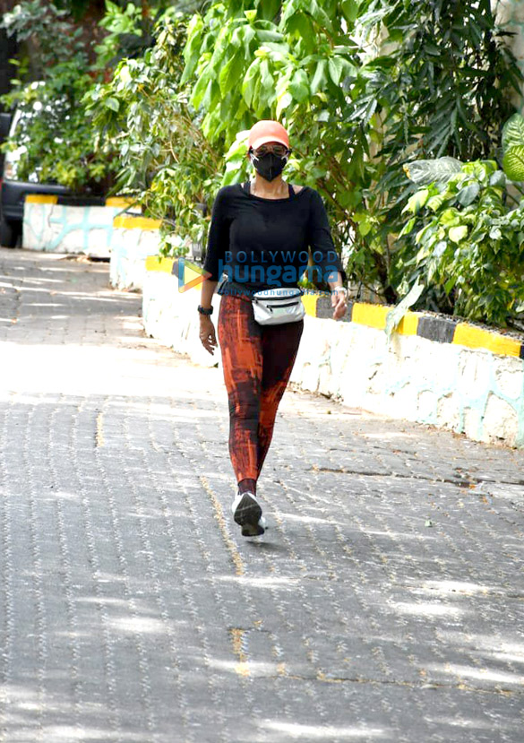 photos mandira bedi snapped in bandra 3