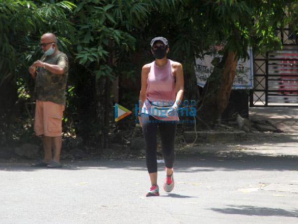 photos mandira bedi spotted in bandra 4