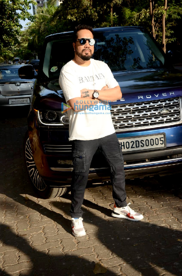 photos mika singh snapped in andheri 2