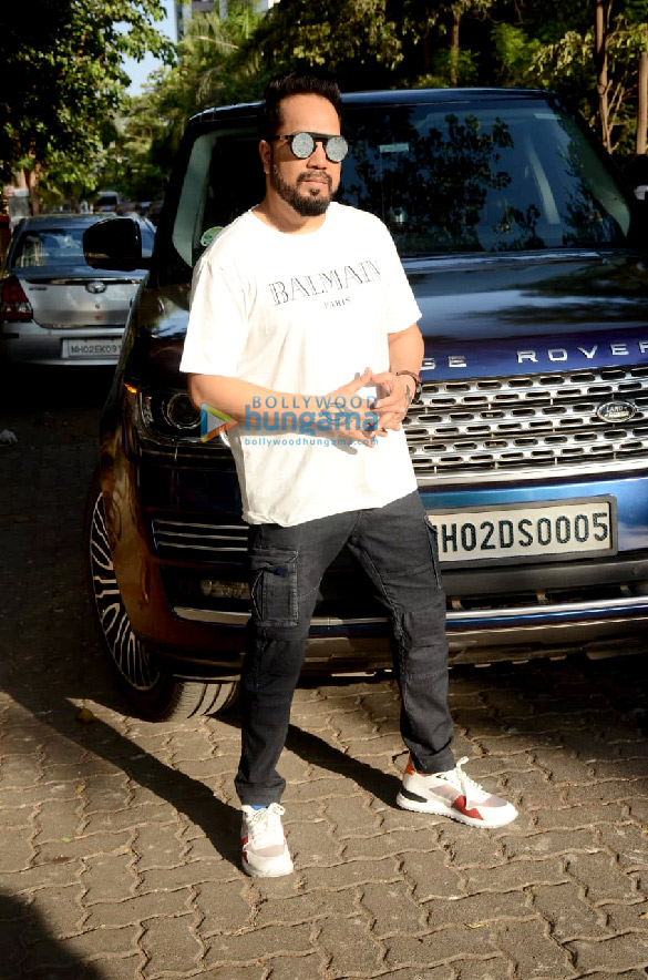 photos mika singh snapped in andheri 4