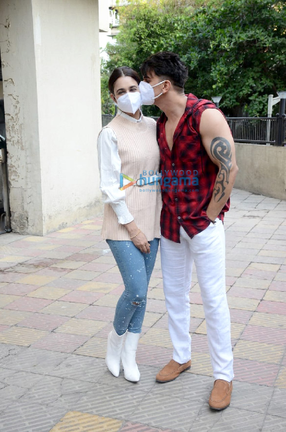 photos prince narula and yuvika chaudhary snapped in the city 3