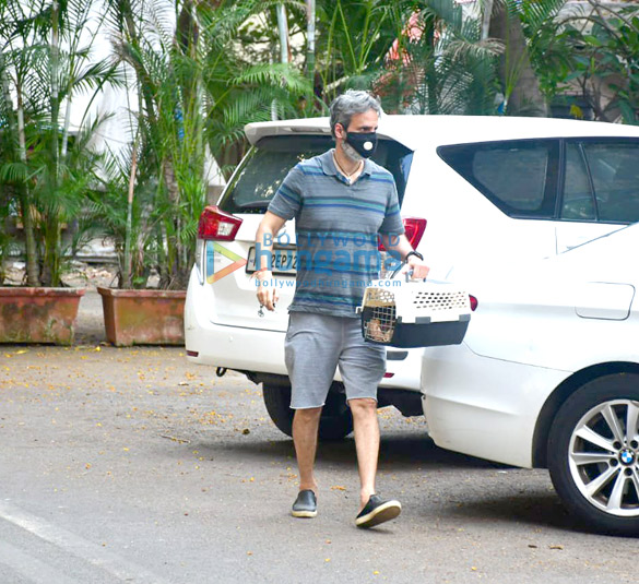 photos raveena tandon and husband spotted in bandra 2