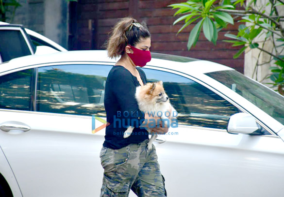 photos raveena tandon and husband spotted in bandra 5