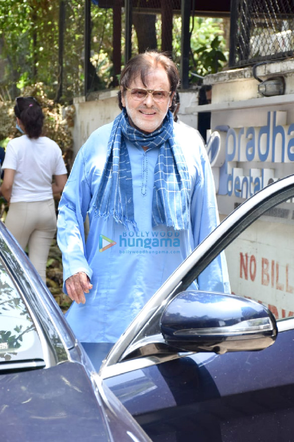 photos sanjay khan snapped at a clinic in juhu 2