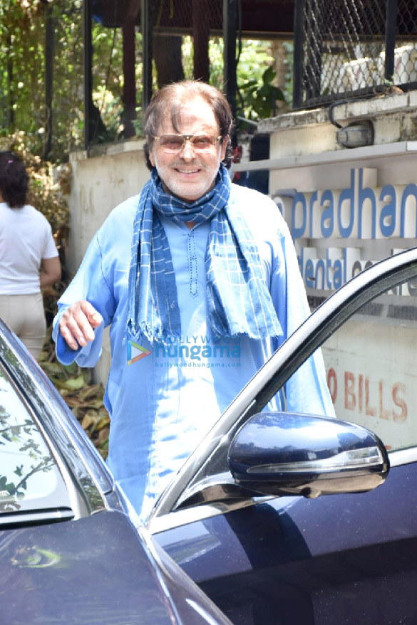 photos sanjay khan snapped at a clinic in juhu 3