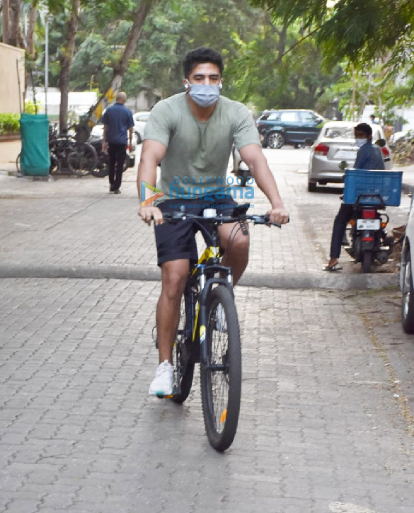 Photos: Saqib Saleem snapped cycling in Juhu