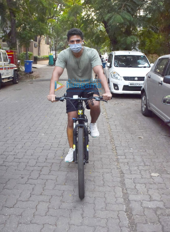 photos saqib saleem snapped cycling in juhu 2