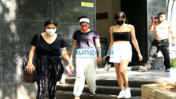 Photos: Shanaya Kapoor, Khushi Kapoor and Maheep Kapoor snapped at a clinic in Bandra