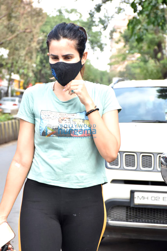 photos sonal chauhan and sonnalli seygall snapped in versova 5