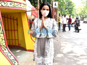 Photos: Sonal Chauhan snapped at the Shani temple in Juhu