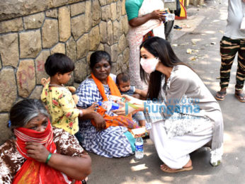 Photos: Sonal Chauhan snapped at the Shani temple in Juhu