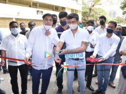 Photos: Sonu Nigam snapped at blood donation camp in Juhu