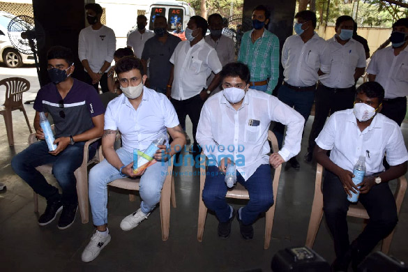 photos sonu nigam snapped at blood donation camp in juhu 7