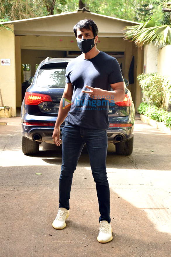 photos sonu sood snapped in juhu 3 2