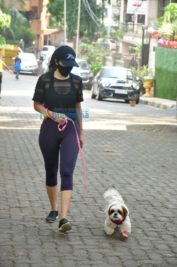 photos sophie choudry and malaika arora spotted during their morning walk 5