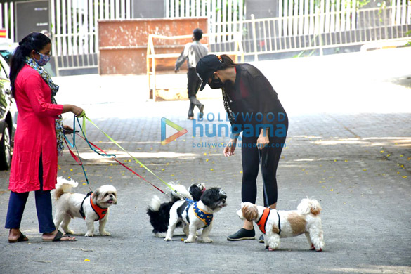 photos sophie choudry spotted in bandra 3 6