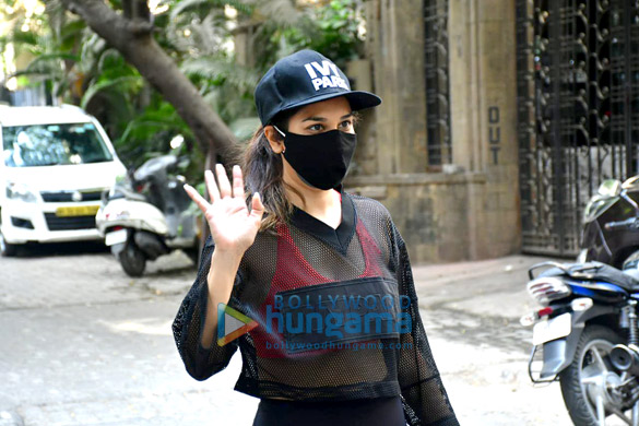 photos sophie choudry spotted in bandra 4 5