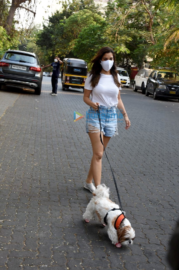 Photos: Sophie Choudry spotted in Bandra Photos: Sophie Choudry spotted in Bandra