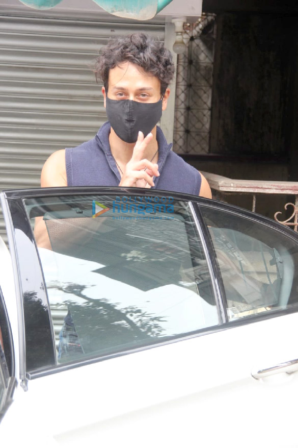 Photos: Tiger Shroff spotted at Santacruz Photos: Tiger Shroff spotted at Santacruz
