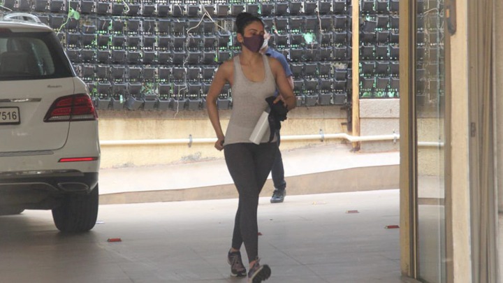 Rakul Preet spotted outside her residence in Bandra