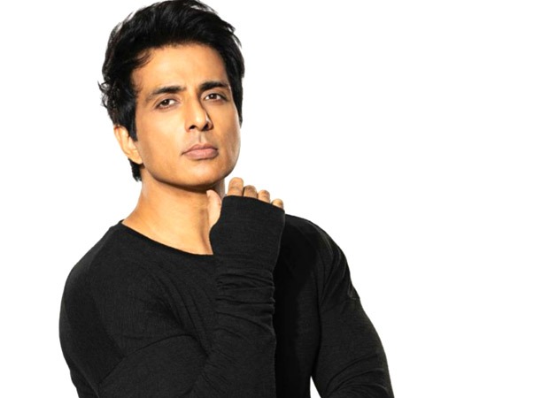 Sonu Sood and his team save 20-22 Covid-19 patients at ARAK hospital in Bengaluru in the middle of the night