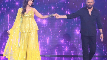 Dhadkan co-stars Shilpa Shetty and Suniel Shetty reunite on the sets of Super Dancer-Chapter 4