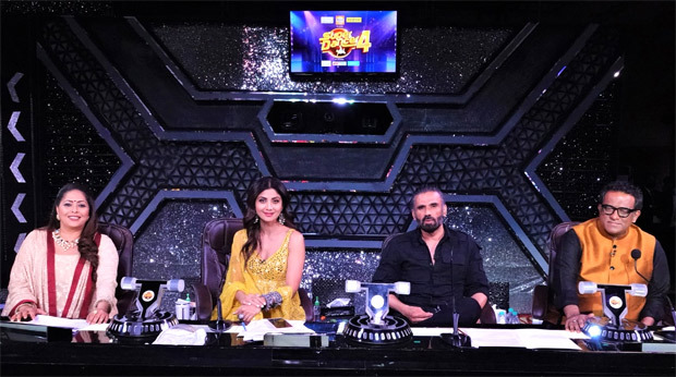 Dhadkan co-stars Shilpa Shetty and Suniel Shetty reunite on the sets of Super Dancer-Chapter 4