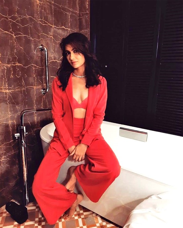 Kumkuma Bhagya actress Sriti looks ravishing in red bralette paired with blazer and trouser