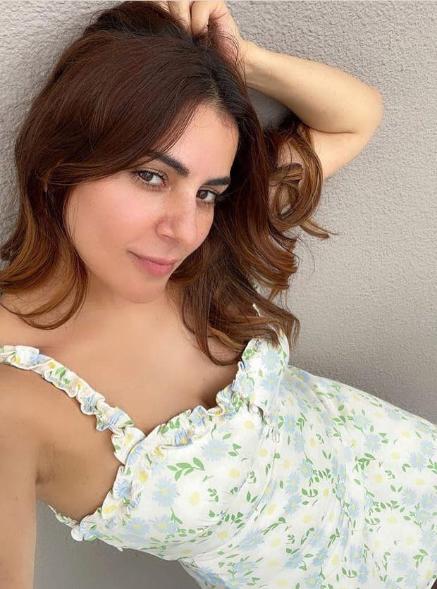 Kundali Bhagya actress Shraddha Arya spruced up her wardrobe with playful mini floral dress Kundali Bhagya actress Shraddha Arya spruced up her wardrobe with playful mini floral dress