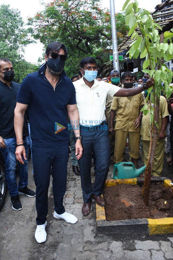 photos ajay devgn and yug devgn snapped attending a tree plantation drive in juhu 7