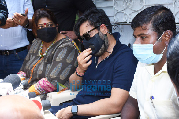 photos ajay devgn and yug devgn snapped attending a tree plantation drive in juhu 9