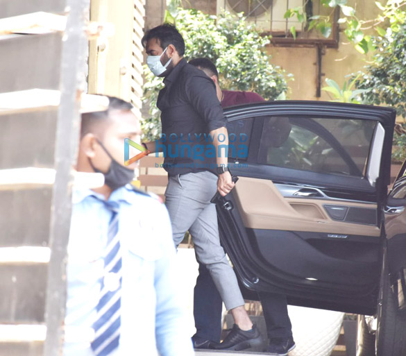 photos ajay devgn snapped in juhu 1 5