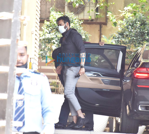 photos ajay devgn snapped in juhu 3 5