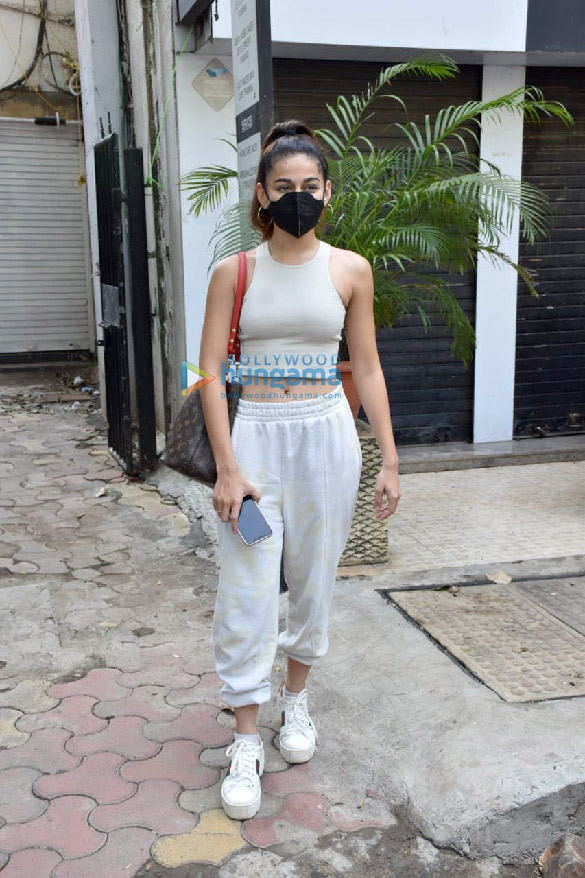 Photos: Alaya F snapped in Juhu Photos: Alaya F snapped in Juhu