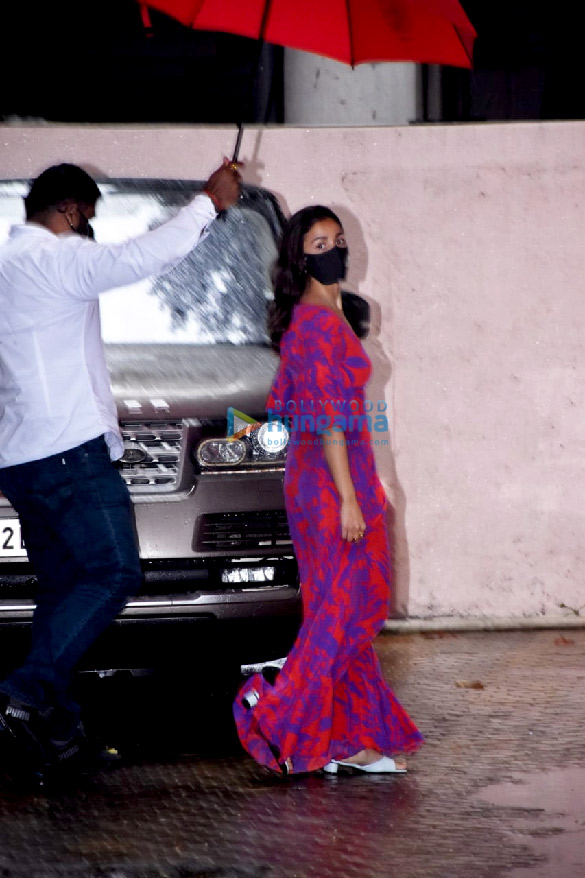photos alia bhatt snapped at sanjay leela bhansalis office 3 4