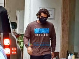 Photos: Arjun Kapoor snapped with his sister at Hinduja Hospital