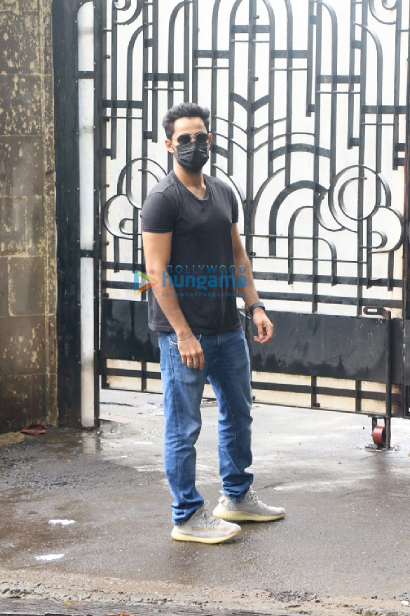 photos armaan jain snapped at karisma kapoors birthday bash 1