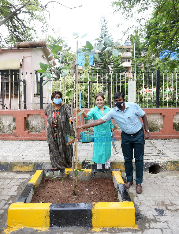 photos ayesha jhulka and anusha srinivasan iyer snapped at tree plantation drive event 4