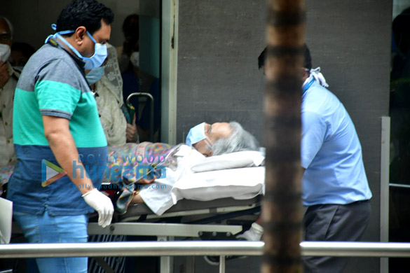 photos dilip kumar gets discharged from the hospital 5