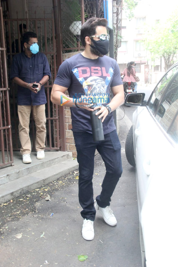 photos emraan hashmi spotted at a dubbing studio in bandra 2 2
