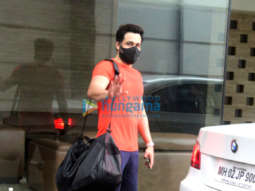 Photos: Emraan Hashmi spotted at gym in Bandra