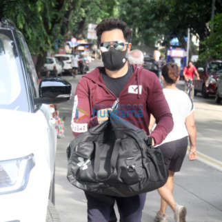 Photos: Emraan Hashmi spotted at the gym